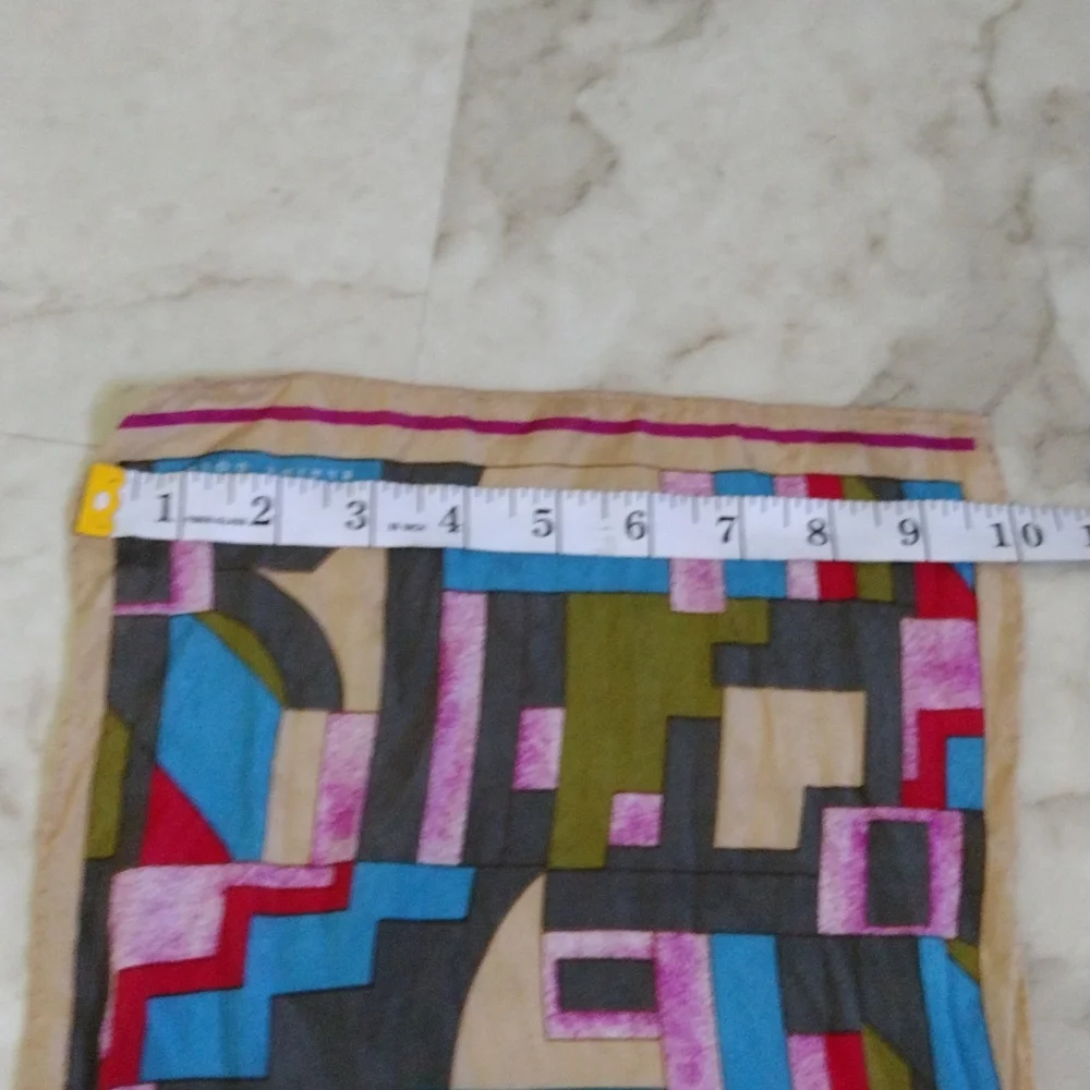 Elaine Gold scarf. - Picture 5 of 5